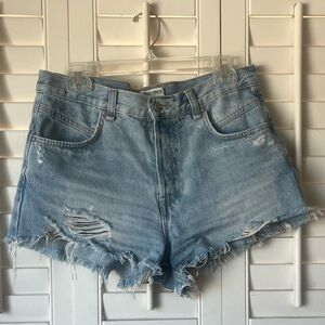 We The Free “Now or Never" Denim Shorts in a stunning light blue wash! ☀️